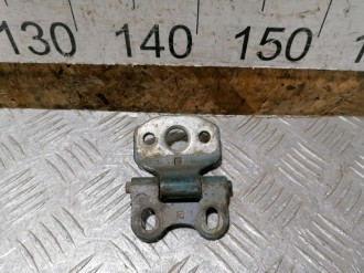 Петля двери передней левой верхняя E 210