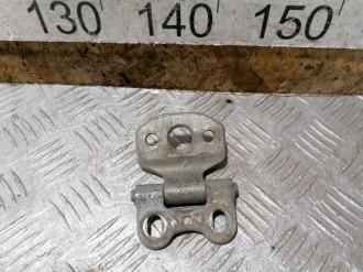 Петля двери передней правой верхняя E 210