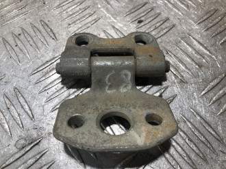 Петля двери передней правой нижняя E 210