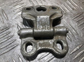 Петля двери передней правой нижняя E 210