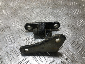 Петля двери передней правой нижняя S 221