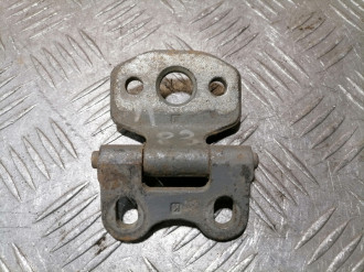 Петля двери передней левой нижняя E 210