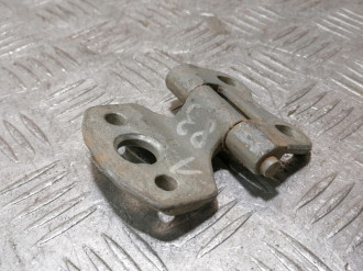 Петля двери передней левой нижняя E 210