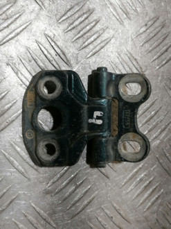 Петля двери передней левой нижняя E 210