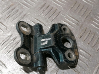 Петля двери передней левой нижняя E 210