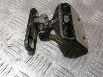 Петля двери задней левой нижняя S 221