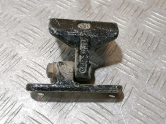 Петля двери задней левой нижняя S 221