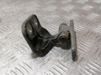 Петля двери задней левой нижняя S 221