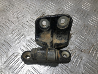 Петля двери задней правой нижняя S 221