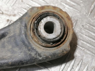 Рычаг задний верхний левый Clk 208