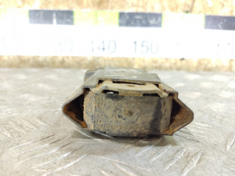 Ограничитель двери передний E 210