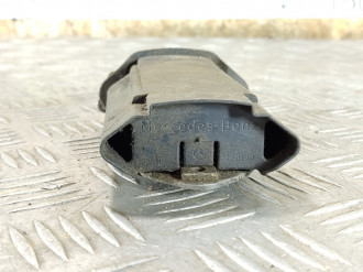 Ограничитель двери передний E 210