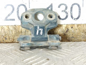 Петля двери передней правой нижняя E 210