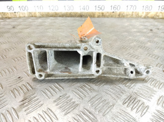 Кронштейн двигателя S 220
