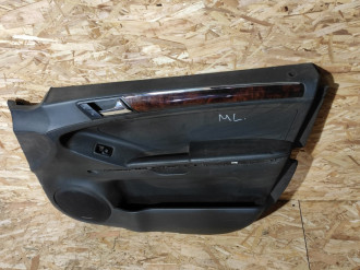Обшивка двери передней правой Ml 164