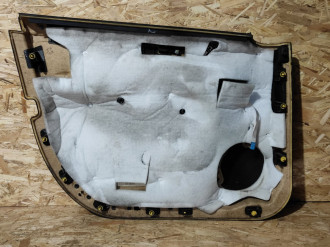 Обшивка двери передней правой Ml 164