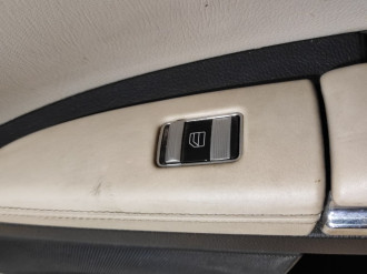 Обшивка двери передней правой S 221