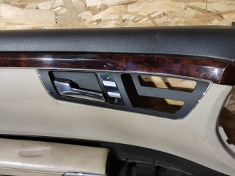 Обшивка двери передней левой S 221