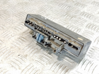 Блок предохранителей салонный E 210