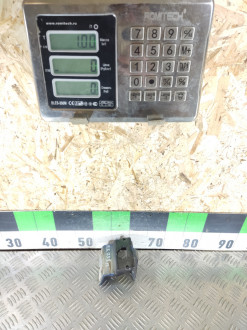 Петля багажника правая Vito 638