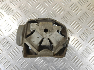 Опора двигателя левая Vito 638