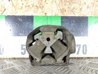 Опора двигателя левая Vito 638