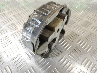 Опора двигателя левая Vito 638