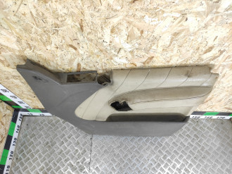 Обшивка двери передней правой Vito 638