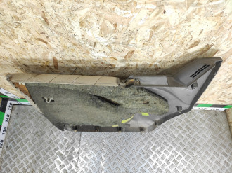 Обшивка двери передней правой Vito 638