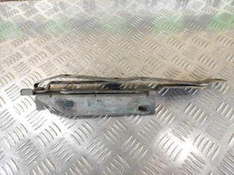 Петля капота левая Vito 638