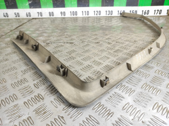 Накладка стекла двери передней левой Vito 638