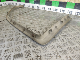 Накладка стекла двери передней правой Vito 638