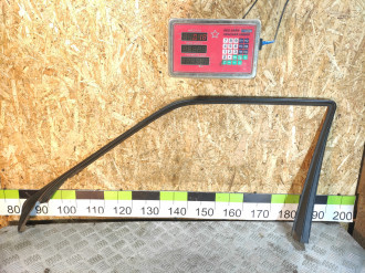 Накладка стекла двери передней правой E 124