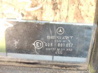Стекло двери задней правой форточка E 124