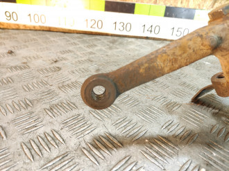 Кулак поворотный передний левый E 124