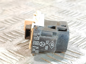 Кнопка стеклоподъемника Clk 209