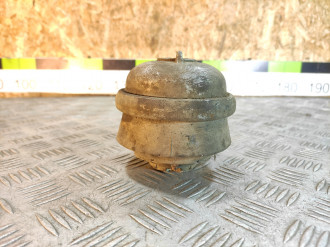 Опора двигателя левая E 124