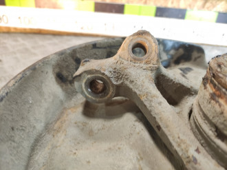 Кулак задний левый E 124