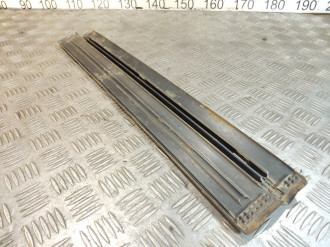 Накладка порога внутренняя передняя правая E 210