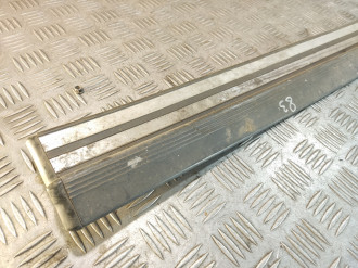 Накладка порога внутренняя передняя правая E 210