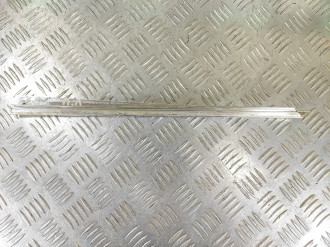 Молдинг стекла двери левой передней E 123