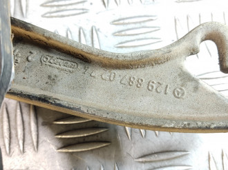 Петля капота правая E 124