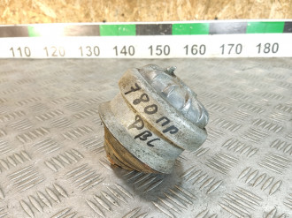 Опора двигателя правая E 124