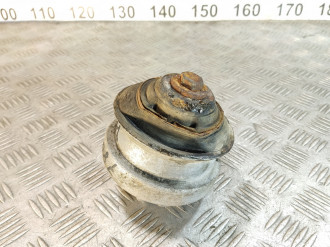 Опора двигателя правая E 124