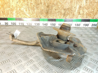 Кулак поворотный передний правый E 210