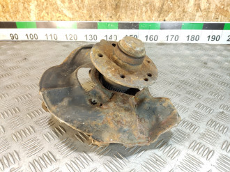 Кулак поворотный передний правый E 210