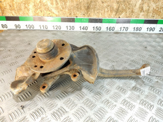 Кулак поворотный передний правый E 210