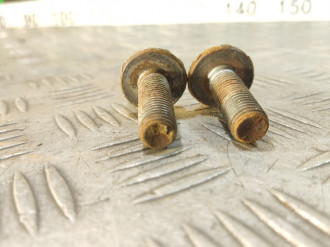 Болт крепления суппорта заднего Ml 164