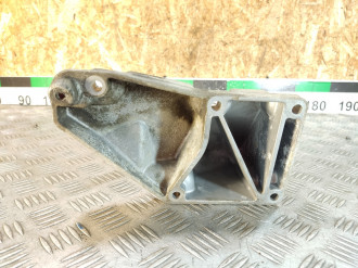 Кронштейн двигателя S 221