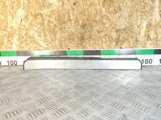 Накладка порога внутренняя передняя правая S 221